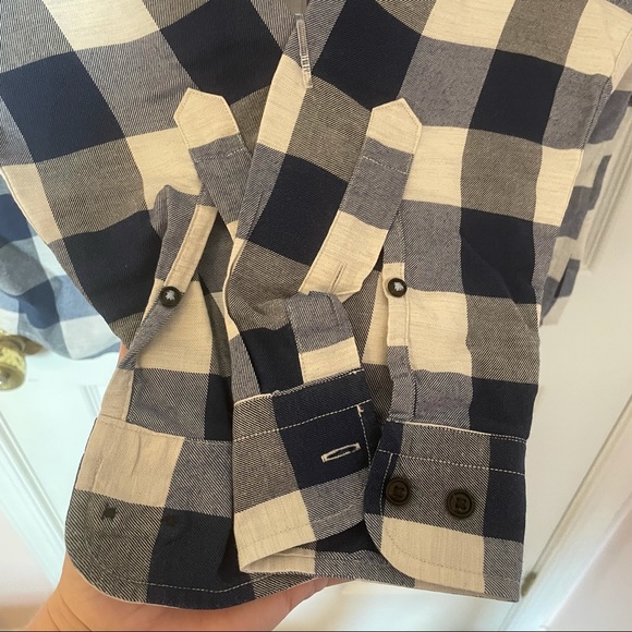 Men’s Luxe Flannel Button Down Shirt - Picture 4 of 5